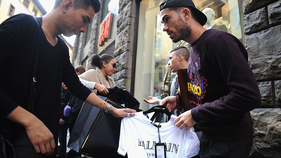 На выходе из магазина H&M в день продажи коллекции H&M x Balmain