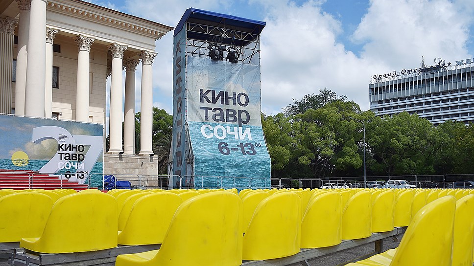 Зимний театр на Театральной площади в Сочи