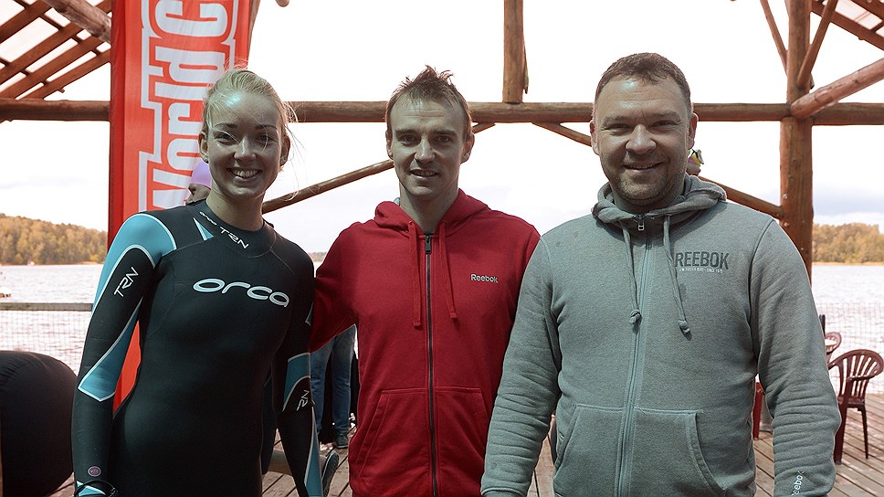 Мария Парфенова, тренер команды World Class Triathlon Артем Париенко и Дмитрий Егоров