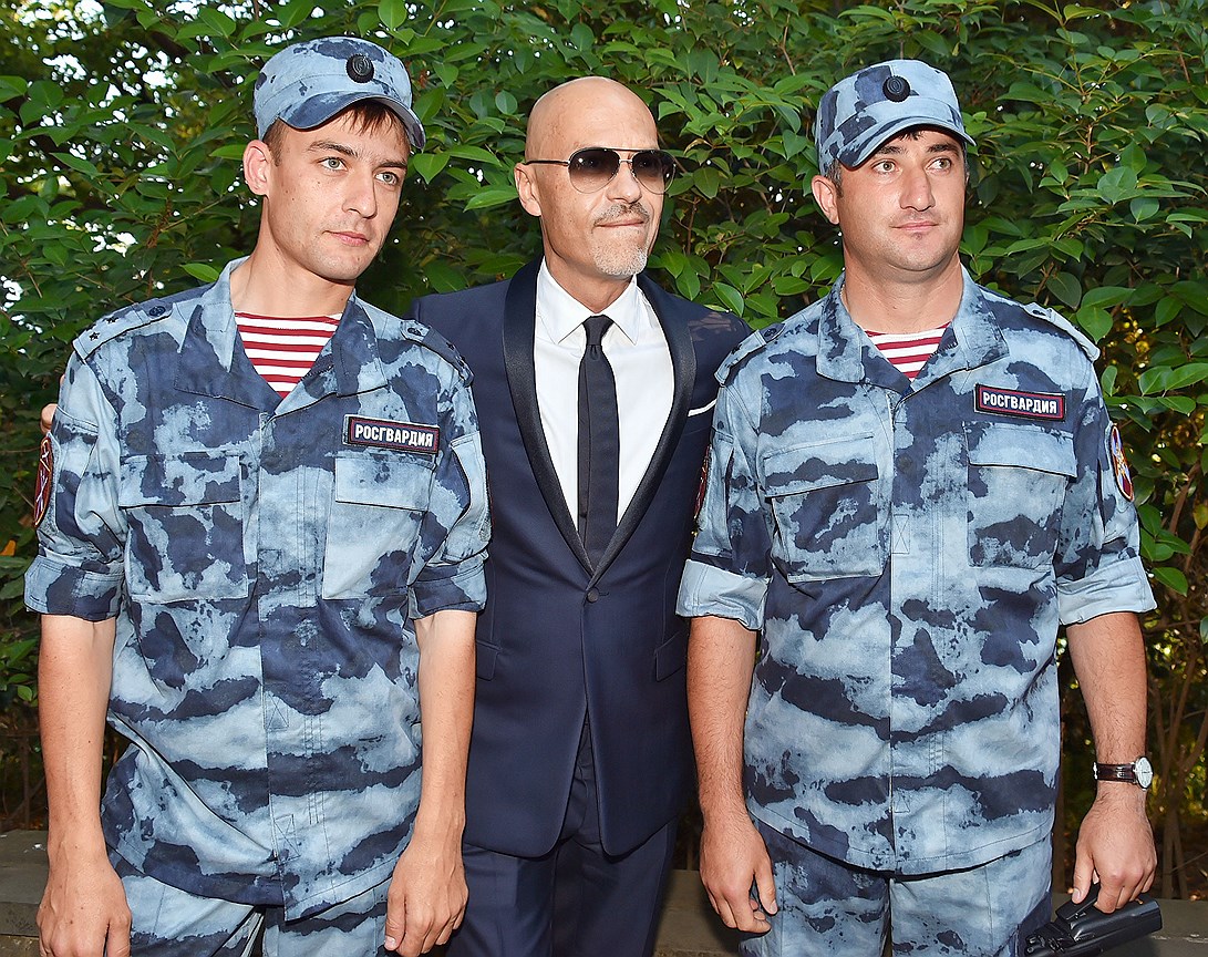 Режиссер Федор Бондарчук (в центре)