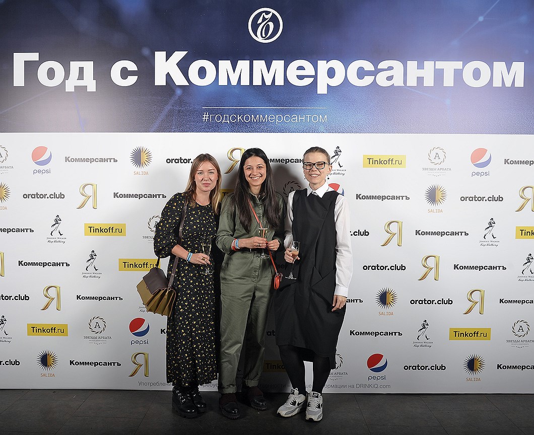 Руководитель отдела по связям с общественностью ММОМА Вероника Кандаурова (справа), пиар-директор The Art Newspaper Юлия Короткова (слева)