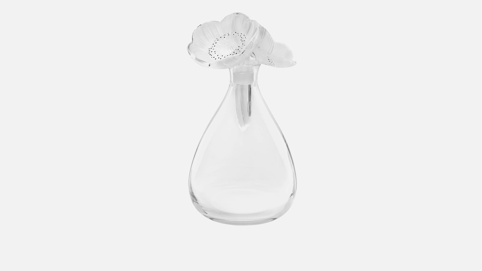 Lalique, штоф с белой крышкой Amenones, 123 500 руб, tsum.ru