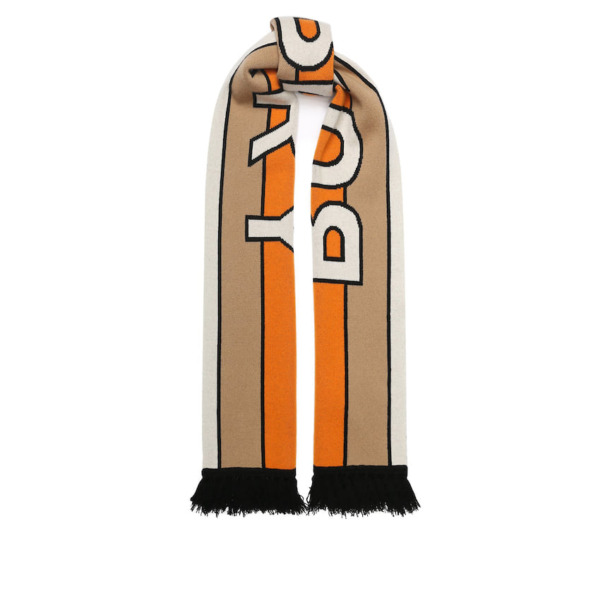Burberry, шарф 36 000 руб, tsum.ru