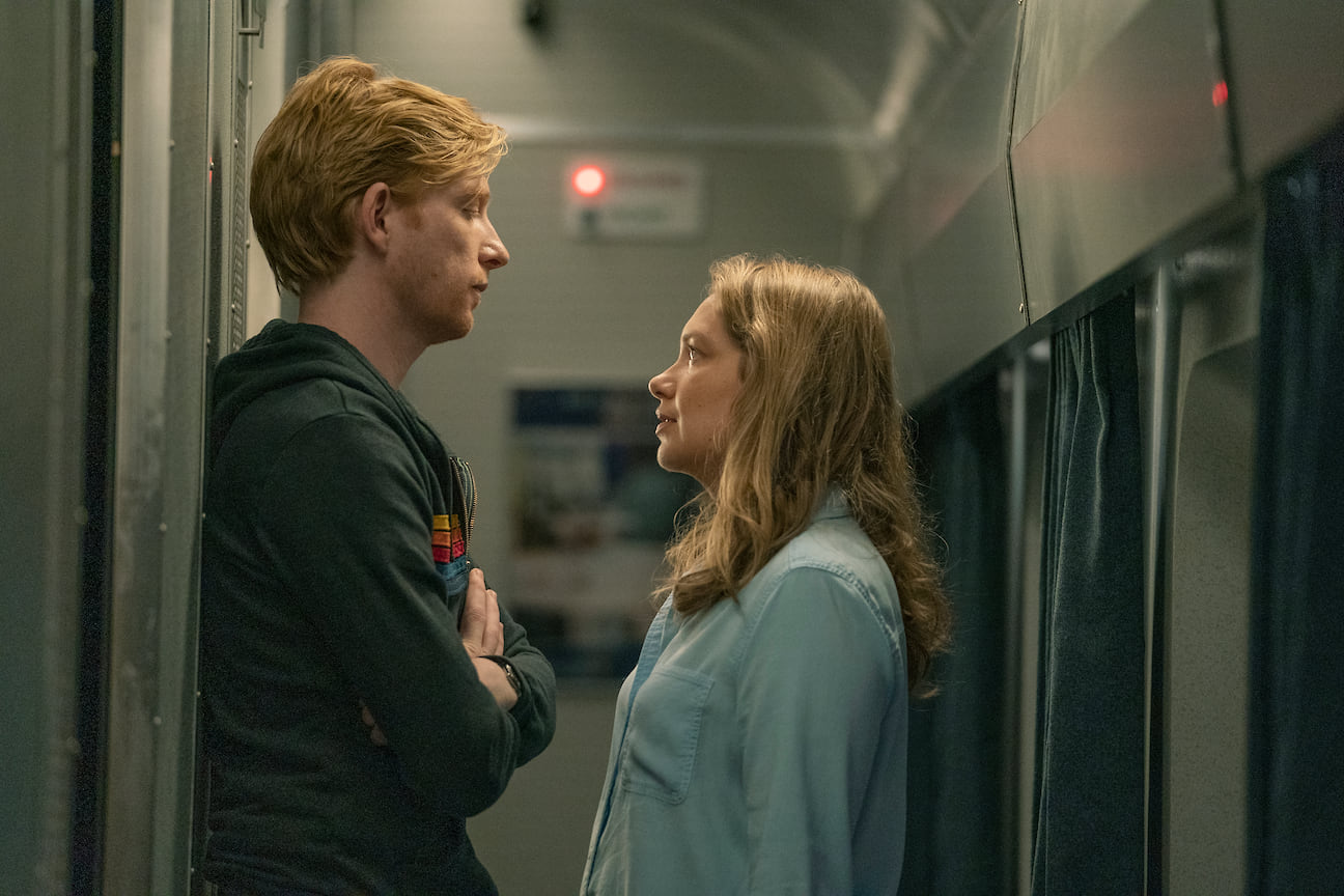 Кадр из фильма "Беги", режиссер Фиби Уоллер-Бридж, 2020. Актеры Мерритт Уивер и Донал Глисон. 