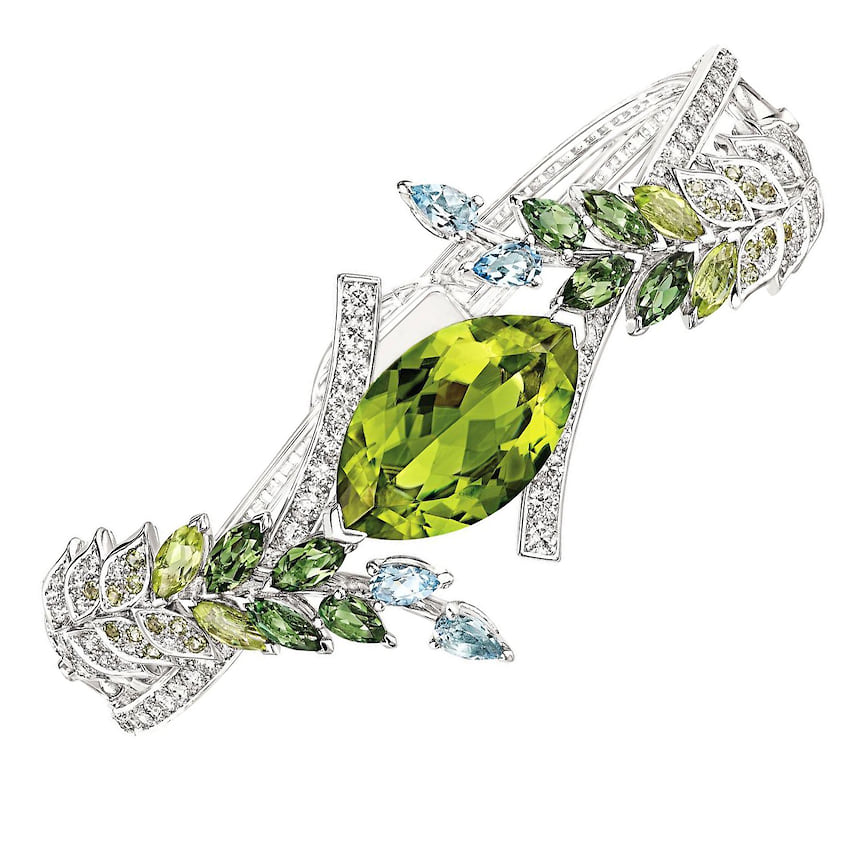 Chanel Fine Jewelry, браслет Les Brins de Printemps, белое золото, перидоты, турмалины, аквамарины, бриллианты 