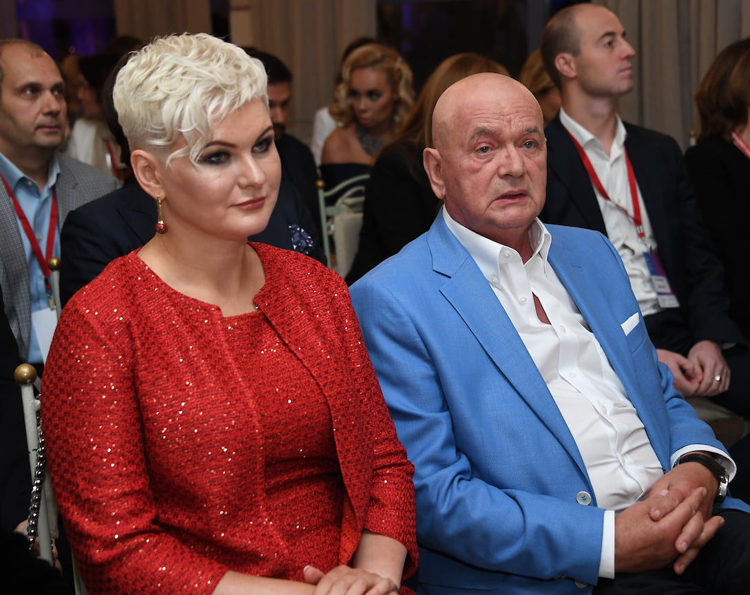 Заместитель генерального директора по закупочной деятельности и юридическому сопровождению АО «Редакция газеты “Вечерняя Москва”» Анна Новикова и главный редактор газеты «Вечерняя Москва» Александр Куприянов 