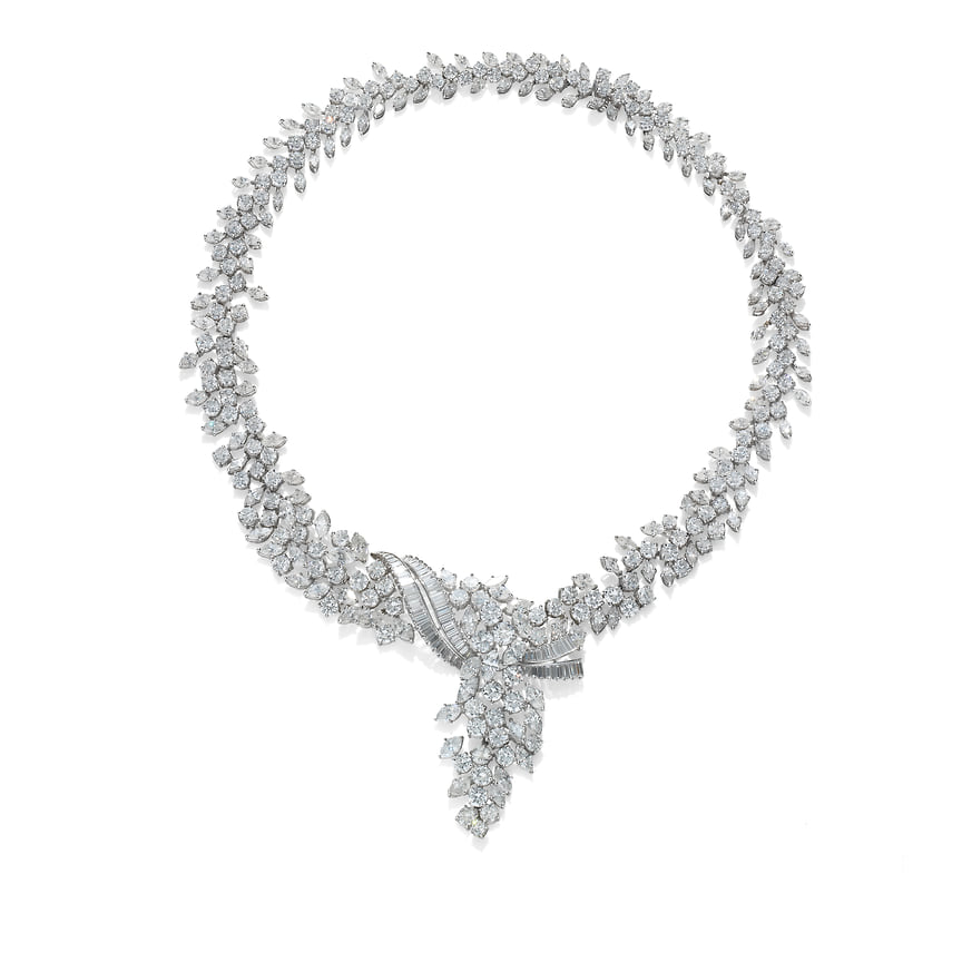 Лот 30 на аукционе Bonhams London Jewels 12 ноября 2020 года. Бриллиантовое колье. Собственность актрисы Джоан Коллинз. Эстимейт: £50 - 70 тыс. (5,1 - 7,2 млн рублей)