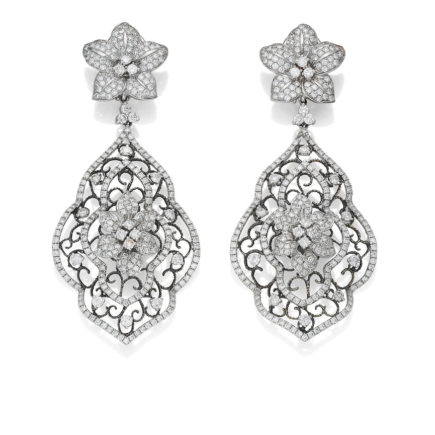 Лот 26 на аукционе Bonhams London Jewels. Серьги с бриллиантами. Собственность актрисы Джоан Коллинз. Эстимейт: £2 - 3 тыс. (200 - 310 тыс. рублей)