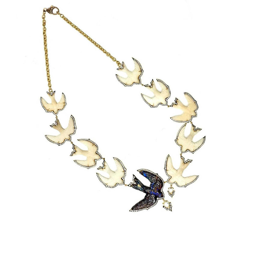Sylva & Cie., колье Swallow Bird Tagua, желтое золото, орех тагуа, опал, бриллианты