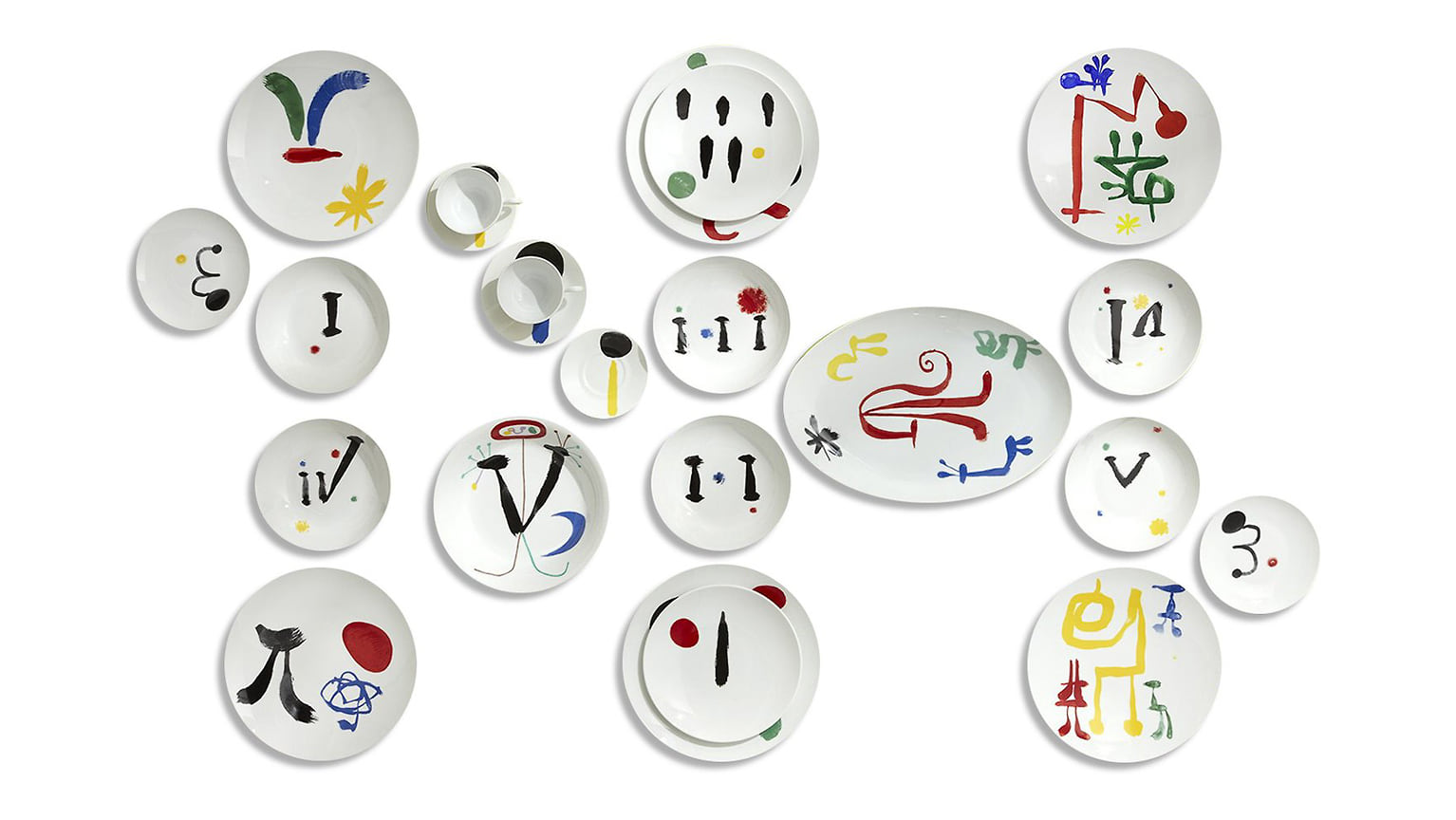 Сервиз на 12 персон Bernardaud, 2 545 000 р., ЦУМ 