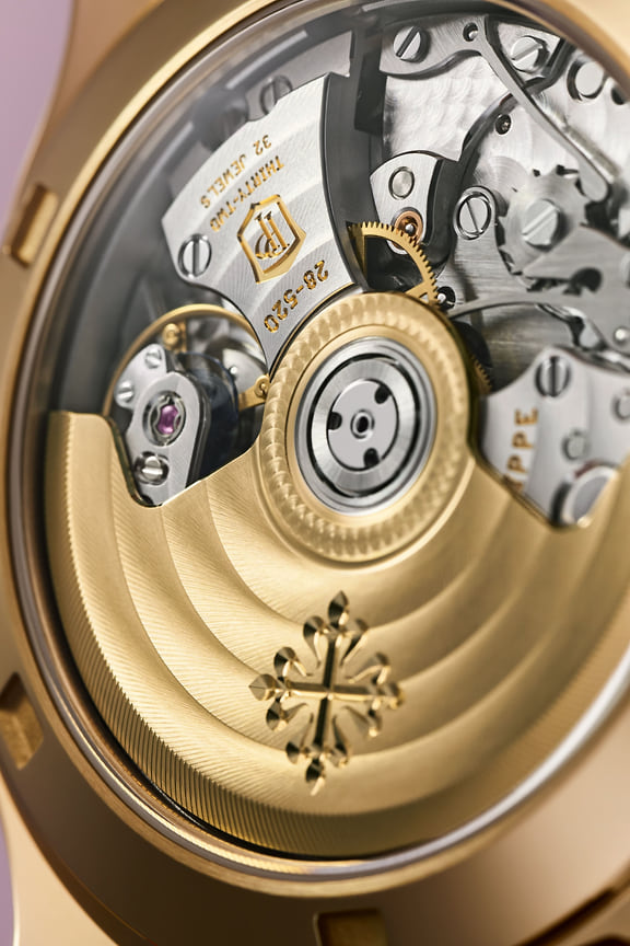 Реверс часов Patek Philippe Aquanaut Luce «Rainbow» Ref. 7968/300R-001 