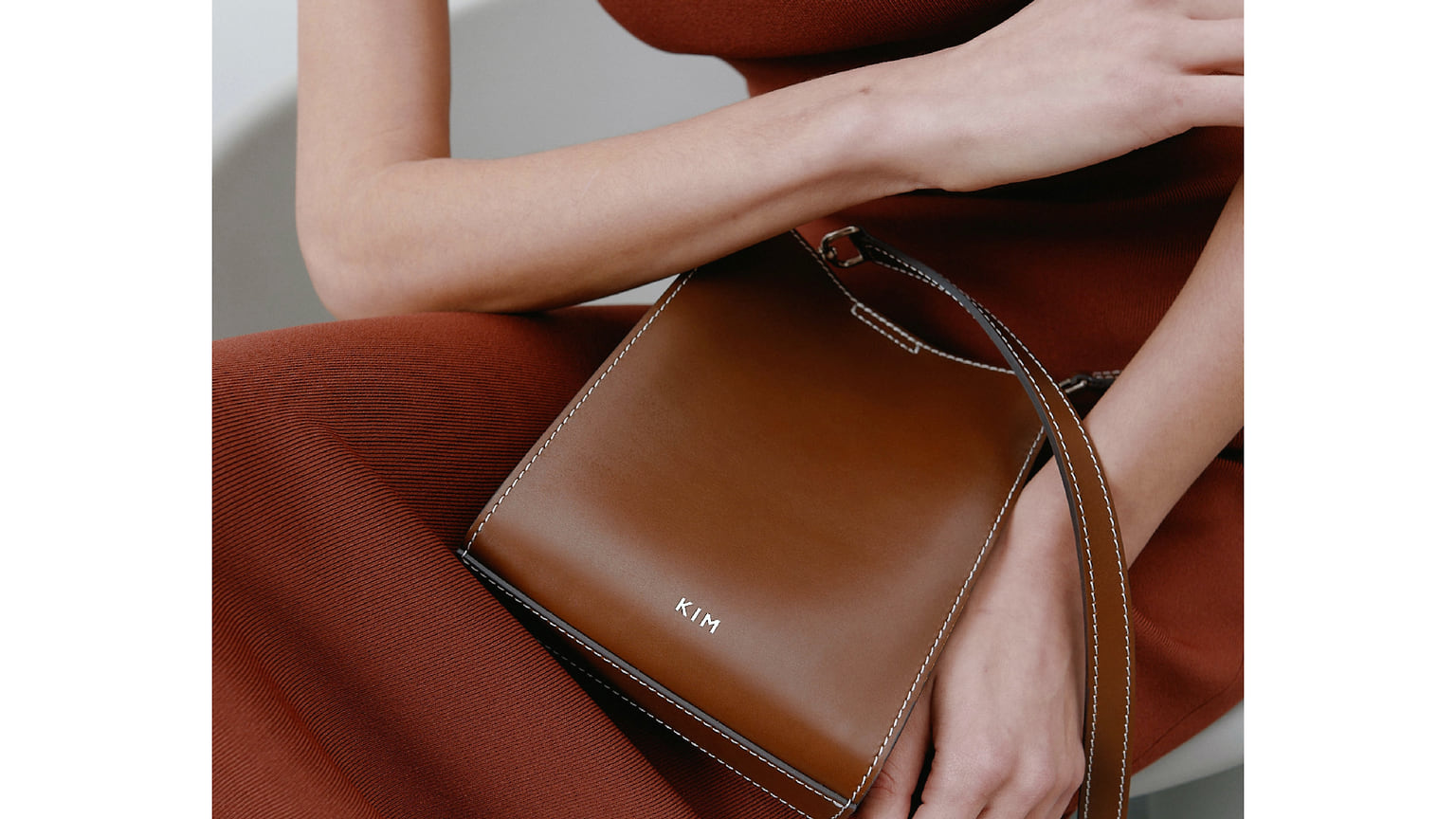 Kim, сумка Joy Chestnut Bag из натуральной кожи. Цена: 27 000 руб.