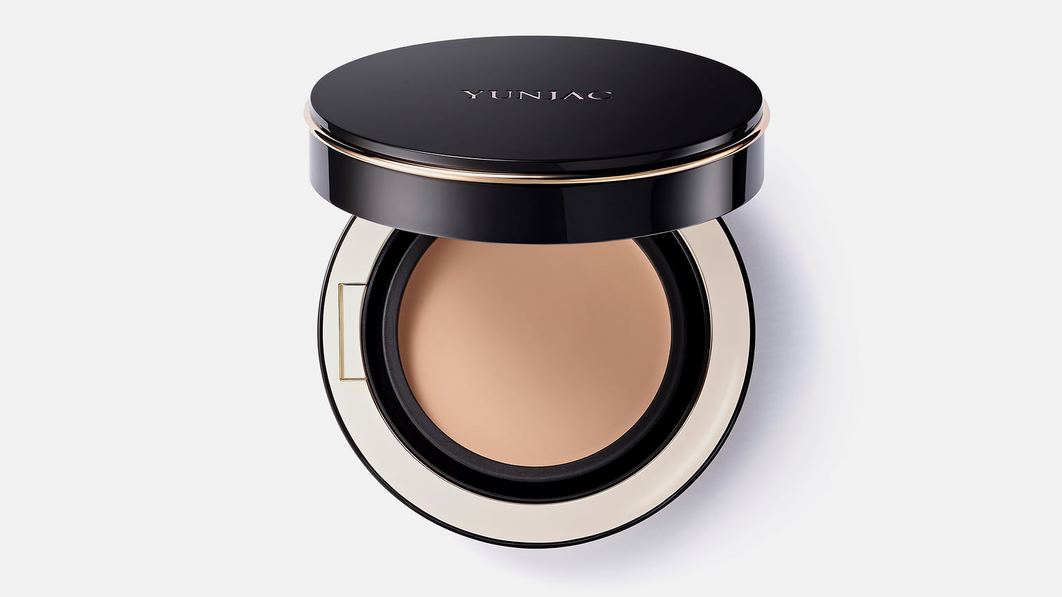 Yunjac, Airy Cream Cover Balm Foundation, тональный бальзам-основа в виде кушона: обеспечивает естественное сияние и покрытие, минимизирует поры, выравнивает оттенок кожи.