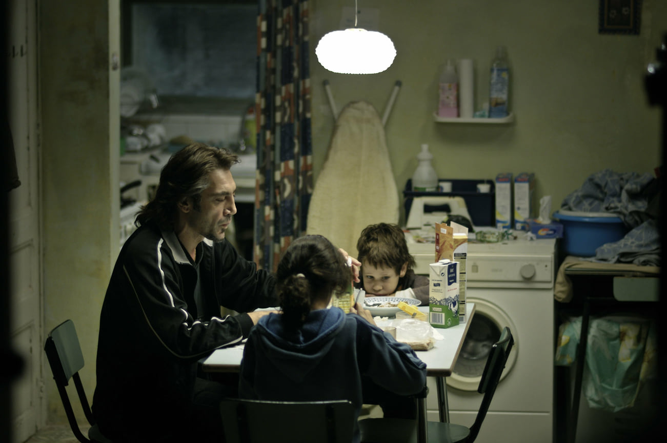 Кадр из фильма «Бьютифул» (2009)