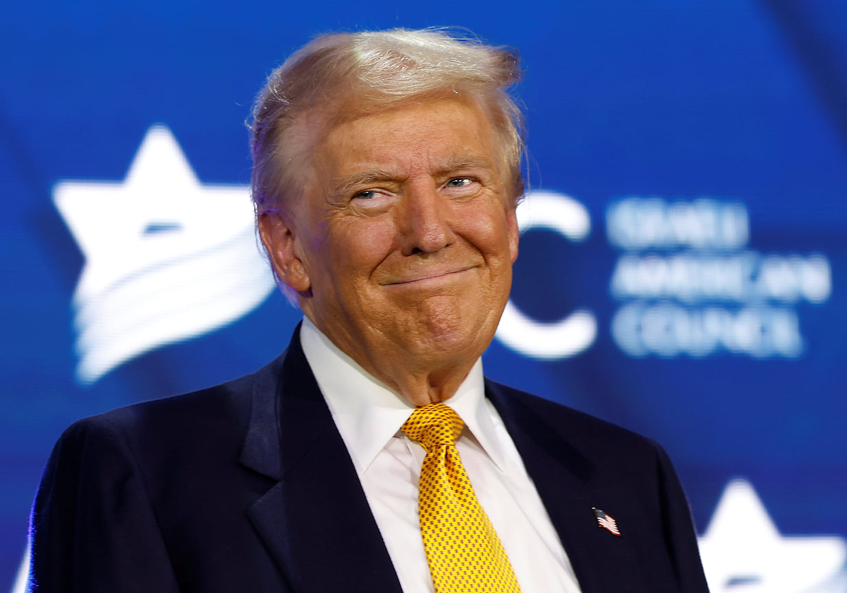 Дональд Трамп выступает на национальном саммите Израильско-американского совета, 19 сентября 2024 