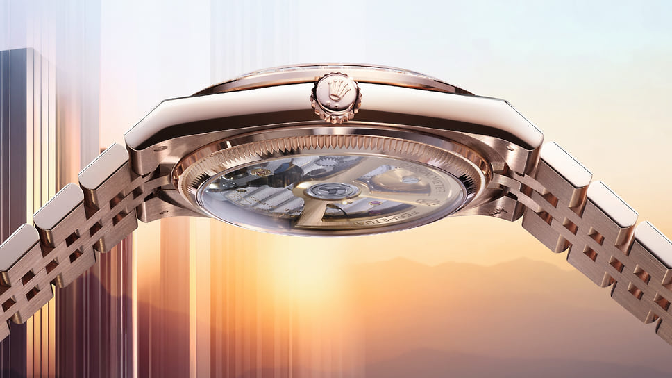 Часов Rolex Oyster Perpetual Land-Dweller Everose, вид сбоку