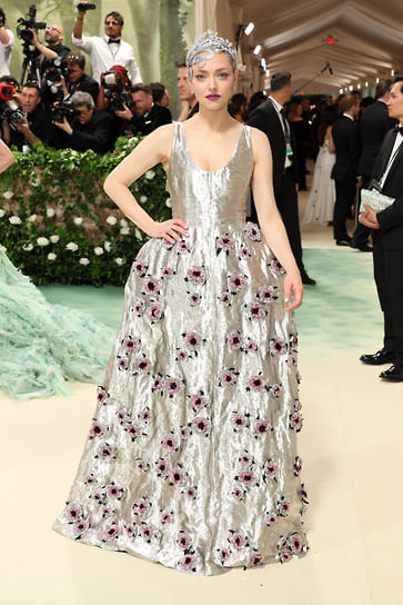 Аманда Сейфрид на балу Met Gala 2024, май 2024