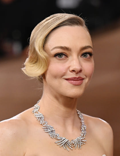 Аманда Сайфред в украшениях Tiffany & Co.