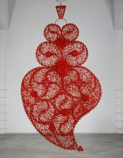 Инсталляция Red Independent Heart