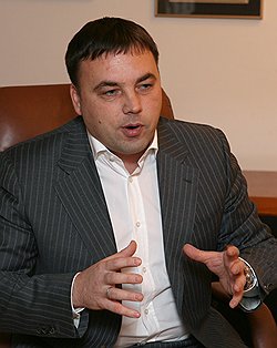 По наблюдениям Сергея Елисеева, на многих предприятиях персональные автомобили руководства не досматриваются, а значит, при наличии сговора рабочих с водителем ворованное можно вывозить в неограниченных количествах