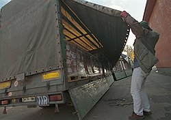 Импортеры опасаются, что из-за неразберихи в процессе становления Таможенного союза им еще не раз придется разворачивать на границе свои фуры