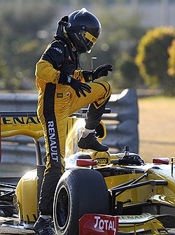 За право сесть за руль машины Renault Виталию Петрову пришлось заплатить €15 млн