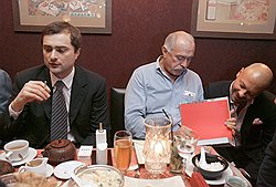 Среди критериев, по которым компании Никиты Михалкова и Федора Бондарчука попали в вожделенный список, близость к Кремлю (на фото слева — первый заместитель руководителя администрации президента Владислав Сурков) не значилась 