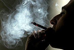 За последний год суды присяжных в США удовлетворили 11 из 13 исков, поданных против табачных компаний