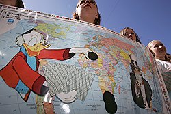 Ежегодно госдеп США присылает «черные метки» странам, которые не могут участвовать в лотерее: значит, за последние пять лет в Штаты оттуда уже приехало более 50 тыс. человек 
