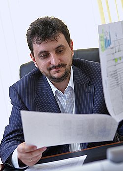 Юлиан Гутман: «Ситуация на первичном рынке постепенно нормализуется — застройщики возвращаются на площадки, возобновляется строительство замороженных в кризис объектов»