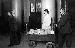 Круговорот золота в Госбанке резко сокращался, когда наступала круговерть очередной войны 