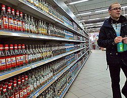 После 22 часов водка в супермаркетах становится красивой, и только 