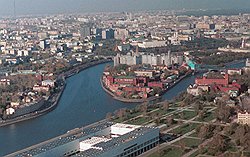 На Стрелке Москвы-реки встал Петр