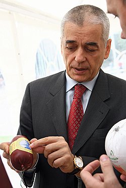 Геннадий Онищенко считает, что не нужно зажимать ГМО — они благо для России 