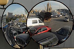 Московские пробки отражают, с одной стороны, местные градостроительные ошибки, с другой — привлекательность столицы по сравнению с регионами