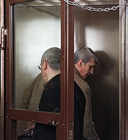По мнению прокуроров и судей, Михаил Ходорковский (слева) и Платон Лебедев (справа) в соответствии с новым законом предпринимателями не являются