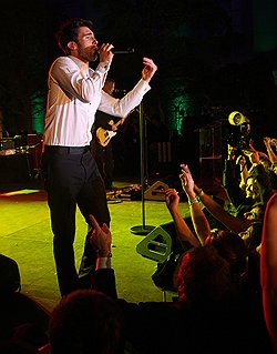 Солист Maroon 5 Адам Ливайн пообещал никогда не признаваться, что означает название его группы