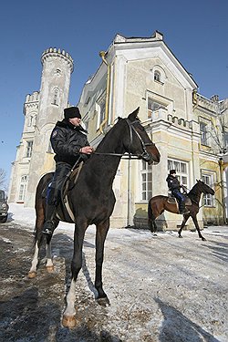 В Константиновском дворце — не только залы для официальных встреч, но и рабочий кабинет президента 