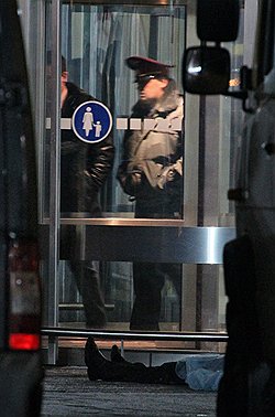 Безопасности в аэропортах способствуют не закрытые входы, а, наоборот, увеличение их числа и уменьшение очередей