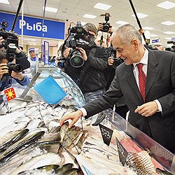 Защищая рыбу и морепродукты от ледяной корки, Геннадий Онищенко, возможно, забыл о защите их от порчи