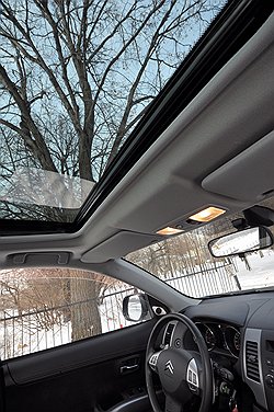 Тот, кто сидел за рулем Mitsubishi, сев за руль C-Crosser, сразу узнает знакомый интерьер 