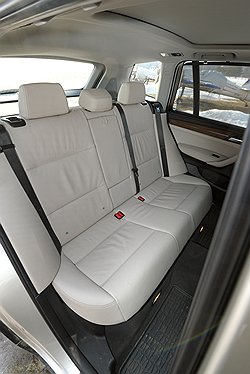Автомобили BMW созданы для водителя, но сзади в них тоже комфортно
