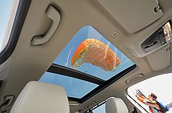 При управлении BMW X3 xDrive 35i собранность и скорость реакции так же важны, как при пилотировании скоростного парашюта