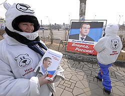 Хотя президент подчеркивает, что выборы не шоу, а технология, без веселых акций предстоящая кампания вряд ли обойдется