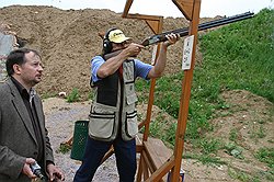 Избрав своей мишенью розничные сети, сенатор Сергей Лисовский сильно помог бизнесу других производителей, но навредил своему