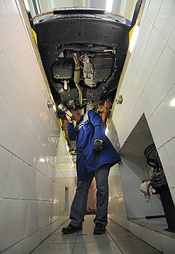 От того, по каким параметрам станут проверять автомобили после реформы, будет зависеть, кому будет по силам оборудовать собственные пункты