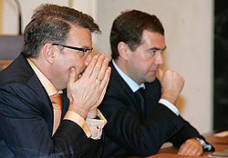 Идея Дмитрия Медведева и Германа Грефа перенести деловой и административный центр за пределы столицы, поближе к загородным домам чиновников и международным аэропортам, может обогатить многих 