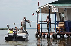 Пароходная деревня охраняется не только с суши, но и с воды