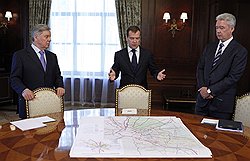 Границы новой Москвы, предложенные президенту Дмитрию Медведеву главами Москвы и Подмосковья Сергеем Собяниным и Борисом Громовым, стали неожиданностью даже для большинства высокопоставленных чиновников 