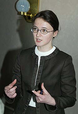 Зоя Иванова: "По правилу платежных систем, прежде чем выдать деньги и снять комиссии, банк должен уведомить клиента о снятии комиссии"